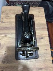 ANTİKA V SERİSİ SİNGER DİKİŞ MAKİNESİ 100 YILIN ÜZERİNDE KUTUSUNDA ÇALIŞIR DURUMDA