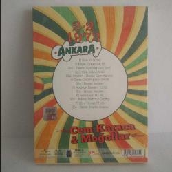 CD Cem Karaca & Moğollar 2.2.1973 Ankara. Özel Albüm. Ambalajında.   Anadolu Rock’ın yıllar sonra ilk kez sunulan bu eşsiz eseri.İşte koleksiyonunuzda yer alan “Cem Karaca-Moğollar 2.2.1973 Ankara” albümünün kısa hikayesi.Ve şimdi bu çok özel albüm tam 43 yıl sonra Universal Müzik Taksim Edisyon etiketi ile tüm Türkiye’de!İçinde daha önce hiç yayınlanmamış olan fotoğraflar, Cem Karaca’nın el yazıları, her bir şarkı için özel olarak yapılmış olan illüstrasyonların olduğu 44 sayfalık CD+Kitap bulunmaktadır.