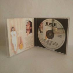 Cd Ege, Senden Uzak Albümü. Kırmızı Bandrol Dönem Baskı Albümü. Orijinal. Sorunsuz çalışıyor.
