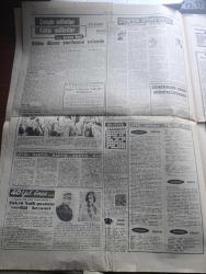 Cumhuriyet Gazetesi - 8 Şubat 1964 - Kıbrıs buhranında Amerika Makarios'u sorumlu tutuyor - Kıbrıs adasındaki çarpışmalar devam ediyor Türk köyleri ile irtibat kesildi - İngiliz Kuvvetleri duruma hakim olamıyor - Rusya Nato'dan Kıbrıs'a müdahale etmemesini istedi - Kıbrıs'ta Rumların yaşadığı Türklerin yaşadığı ve Türk Rum karışık şehirler harita - herkes birliğinin 2 numaralı adamı Sofokles Venizelos Dün öldü - gaz darlığı yaratanlar takip ve tecziye edilecek - bayan kennedy'nin Cemal Gürsel'e cevabi mesajı açıklandı - Adalet partili milletvekilleri Bahri Cömert ve Celal Kılıç mecliste kavga etti - İsmet İnönü CHP küçük kurultayı'nda Kıbrıs buhranından bahsetti - bulanık sular yazan İlhan Selçuk - Küba Amerikan guantanamo deniz üssünün suyunu kesti - ağacın alt dalları yazan Burhan Felek - Sinema Tiyatro Programı - haftanın portresi İbrahim Öktem - Beşiktaş Beykoz Maçı - iddialı kaleci Altaylı Varol fotoğraf - Totoda 13'ü bulunca ortaklar mahkemelik oldular -  boksör Cassius Clay