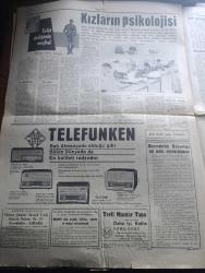 Cumhuriyet Gazetesi - 8 Şubat 1964 - Kıbrıs buhranında Amerika Makarios'u sorumlu tutuyor - Kıbrıs adasındaki çarpışmalar devam ediyor Türk köyleri ile irtibat kesildi - İngiliz Kuvvetleri duruma hakim olamıyor - Rusya Nato'dan Kıbrıs'a müdahale etmemesini istedi - Kıbrıs'ta Rumların yaşadığı Türklerin yaşadığı ve Türk Rum karışık şehirler harita - herkes birliğinin 2 numaralı adamı Sofokles Venizelos Dün öldü - gaz darlığı yaratanlar takip ve tecziye edilecek - bayan kennedy'nin Cemal Gürsel'e cevabi mesajı açıklandı - Adalet partili milletvekilleri Bahri Cömert ve Celal Kılıç mecliste kavga etti - İsmet İnönü CHP küçük kurultayı'nda Kıbrıs buhranından bahsetti - bulanık sular yazan İlhan Selçuk - Küba Amerikan guantanamo deniz üssünün suyunu kesti - ağacın alt dalları yazan Burhan Felek - Sinema Tiyatro Programı - haftanın portresi İbrahim Öktem - Beşiktaş Beykoz Maçı - iddialı kaleci Altaylı Varol fotoğraf - Totoda 13'ü bulunca ortaklar mahkemelik oldular -  boksör Cassius Clay