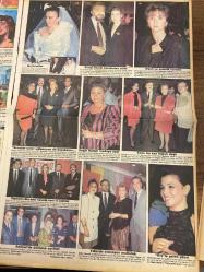 TAN 2 GAZETESİ DOĞUM GÜNÜ HEDİYESİ - 17 EKİM 1988 - 4 SAYFADIR - Şerife Başer-Türkan Şoray-Zuhal Olcay-Müjde Ar-Şahika Tekand-Hülya Koçyiğit-Şener Şen-Kemal Sunal-Ayşe Arman-Ahmet İnnam-Nadya Smolik-Mehmet Mülazımoğlu-Ali Dalan-Hakan Kumuk-Yılmaz Bedri-Necati Ertuğrul-Metin Paşa-Lütfullah Akçay-Mehmet Erbil-Nilgün Tezkan-Nurver Serer-Metin Serer-Saynur Arpat-Doris Teçimer-Güzin Abla-Rogip Derin-Murat Oğlu-Cemal Güngör-İsmail Akça-Selçuk Eken Konyalı Şerife hava bastı gitti-Artık Bursa’nın da bir güzeli var-Devlet memurluğuna fazla dayanamamış-Üniversite sınavlarını kazanamayınca dansöz oldu-Alman gelin Türkiye’yi ekmek kapısı yaptı-1.5 milyarlık saatin yanına kimse yaklaşamadı-Sosyete Karting hastası oldu-Cep yakan takılar-Mutluluklar-Sevgi Hanım kendinden emin-Engin Hanım modaya uydu-Yıllardır bitmeyen mutluluk-Mizah köşesi-Vurgun-Fatih’in fedaisi Durakoğlu-Yıldızların mesajı-Sevdiğim kızı evlendiriyorlar-Hamamın not defteri Çizen-Cemal Güngör-Rogip Derin