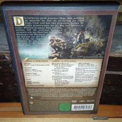 Dvd Yüzüklerin Efendisi iki kule. Cover Almanca. Diller İngilizce, Almanca. Türkçe desteği yok. Kitapçıklı. 2 disk. Temiz koleksiyonluk