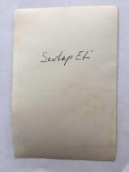 1965 TÜRKİYE GÜZELİ SEVTAP ETİ'NİN ORİJİNAL 2'Lİ FOTOĞRAF SETİ - 18 x 12 cm EBADINDA  - SEVTAP ETİ KAZADAN SONRA YANAĞINDA OLUŞAN YARA İZİNİ GÖSTERİRKEN ÇEKİLMİŞ 2 FARKLI FOTOĞRAF