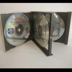 Cd Nilüfer - Kayahan - Muazzez Abacı. 3 lü cd box set albüm. Dönem Baskı. Orijinal. Sorunsuz çalışıyor.  MUAZZEZ ABACI: Vurgun / KAYAHAN : Benim Şarkılarım / NİLÜFER : Esmer Günler- Yaşar Kekeva Plakçılık