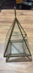 Vintage Piramit Dekoratif Altın Cam Fanus - Terraryum Fanusu, Söz ve Nişan Çikolata Sunumu Kırığı çatlağı yok  Yükseklik 27 cm orta bölüm en 17 cm