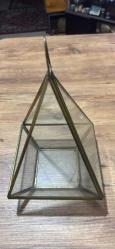 Vintage Piramit Dekoratif Altın Cam Fanus - Terraryum Fanusu, Söz ve Nişan Çikolata Sunumu Kırığı çatlağı yok  Yükseklik 27 cm orta bölüm en 17 cm