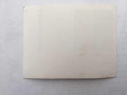 1965 TÜRKİYE GÜZELİ SEVTAP ETİ'NİN ORİJİNAL MİNİ BOY 2'Lİ FOTOĞRAF SETİ - 5 x 5 cm EBADINDA  - SEVTAP ETİ KADRAJA POZ VERİRKEN YAKINDAN ÇEKİLMİŞ ve AYRICA KOL SAATİNİ GÖSTEREN 2 FARKLI FOTOĞRAF