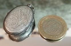 YAKUT TAŞLI KALEM İŞÇİLİKLİ GÜMÜŞ RESİMLİK KOLYE UCU