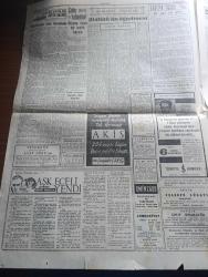 Cumhuriyet Gazetesi - 20 Ocak 1960 - Ankara'da dün bir yolcu uçağı düştü - İskandinav Hava yollarına ait Caravelle uçağı havada Ateş alarak parçalandı - 42 kişiden 40'ı öldü 2 kişi de ağır yaralı fotoğraf - düşen uçağın İstanbul'a bıraktığı yolcular fotoğraf - trakya'da bazı ovalar sular altında kaldı - Demokrat Parti grubu muhalefetin tutumunu görüşecek - Genel Başkanı Atıf Akgüç olan sosyalist partisi faaliyete geçti - gazetecilikle ilgili filmin sansür izni - belediye Tuslog ile anlaşma akdetti - derslerini boykot eden yüksek okul talebeleri - Milli Türk Talebe Birliği sokakta kaldı - Saidi Nursi 3 gazeteyi dava etti -  Rotary Kulübü toplantısı fotoğraf - Atatürk'ün öğretmeni yazan Cahit Tanyol - Türkiye İş Bankası - Roma Olimpiyatları röportajı yapan Arslan Tufan Yazman - Deniz ortasında bir idam yazan Burhan Felek - Marilyn Monroe gribe yakalandı - Öldür Beni filminde Fikret Hakan ve Leyla Sayar fotoğraf -  Fenerbahçe'yi dün Szekelly çalıştırdı fotoğraf - Remondini - Galatasaray