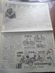 Cumhuriyet Gazetesi - 20 Ocak 1960 - Ankara'da dün bir yolcu uçağı düştü - İskandinav Hava yollarına ait Caravelle uçağı havada Ateş alarak parçalandı - 42 kişiden 40'ı öldü 2 kişi de ağır yaralı fotoğraf - düşen uçağın İstanbul'a bıraktığı yolcular fotoğraf - trakya'da bazı ovalar sular altında kaldı - Demokrat Parti grubu muhalefetin tutumunu görüşecek - Genel Başkanı Atıf Akgüç olan sosyalist partisi faaliyete geçti - gazetecilikle ilgili filmin sansür izni - belediye Tuslog ile anlaşma akdetti - derslerini boykot eden yüksek okul talebeleri - Milli Türk Talebe Birliği sokakta kaldı - Saidi Nursi 3 gazeteyi dava etti -  Rotary Kulübü toplantısı fotoğraf - Atatürk'ün öğretmeni yazan Cahit Tanyol - Türkiye İş Bankası - Roma Olimpiyatları röportajı yapan Arslan Tufan Yazman - Deniz ortasında bir idam yazan Burhan Felek - Marilyn Monroe gribe yakalandı - Öldür Beni filminde Fikret Hakan ve Leyla Sayar fotoğraf -  Fenerbahçe'yi dün Szekelly çalıştırdı fotoğraf - Remondini - Galatasaray