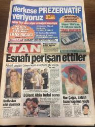 TAN GAZETESİ DOĞUM GÜNÜ HEDİYESİ - 21 HAZİRAN 1996 - TAM TAKIM 8 SAYFADIR -Harika Avcı-Bülent Ersoy-Birol Gürkan-Nur Çağla-Salih Güney-Sibel Gökçe-Neslihan Sezer-Muazzez Ersoy-Levent Kırca-Ebru Gündeş-Seda Sayan-Şebnem Yüce-Temel Karaman-Fadime Aydın-Leyla Sevil-Ayşe San-Arzu Atakan-Aslı Han-Hüseyin Atış-Tülay Korkmaz-Melis Erkoç-Figen Yücel-Sevgin Koçyiğit-Tanya Demir-Nükhet Duru-Sibel Can-Muzaffer Ersoy-Emrah-Tanju Çolak-Sibel Egemen-Hülya Avşar-Sertaç Levent-Hakan Peker-Ezgi Asuhan-Şenes Erzik-Süleyman Seba-Parrth Term-Hüseyin Kalpar-Ali Baba-Hatice Aslan-Necmi Uçar-Mahmut Aslan-Cemal Özkan-Nihat Dönmez-Erkan Can-Hamit Turkoğlu-Hakkı Atakan-Hayri Dönmez-Gaziantepspor-Yeşil Timsahlar-Dardanelspor-Fatih Çekirdek-Esnafı perişan ettiler-Herkese prezervatif veriyoruz-Harika Avcı artık utanmıyor-Bülent Abla helal sana-Nur Çağla Salih’i kuzu kapama yaptı-Sibel iki erkeği birden seviyor-Ufaklığı kestirmenin tam zamanı-Nesli parayı çuvalla getirdi-Seda Sayan’ın eski kocası Şebnem’i kaptı-Tem