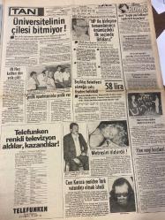 TAN GAZETESİ DOĞUM GÜNÜ HEDİYESİ - 8 AĞUSTOS 1985 - TAM TAKIM 8 SAYFADIR -Mehmet Dubeş-Hüseyin Tombaz-Dilek Rıfkı Tüyü Ahu Tuğba Ebubekir Rahman Tayfun Hopalı Serdar Aslan Dr Jülide Aral Ayşe Acar Ali Hacı Mehmet Karaman Süleyman Korkmaz B Engin Prekaz Mehmet Turgut Erdal İnönü Turgut Özal Dursun Öztürk Ünzile Yıldız Cem Karaca-Geniş bahçede zar döndü-Mehmet Dubeş’i oturttu kaptı parayı götürdü-Yandım Allah-Kendini TRT’nin makasçısı sandı-Mikiyi göstermeyince gününü gösterdiler-Kartlarınız bilgisayar denetiminde hazırlanıyor-Rahman tırlayıp TIR’dan atladı-Adamına göre muamele-Üçü bir yerde-Sapıklar Fortçuluk Frotteurism-Belediye otobüslerini mekan bellemişiz abi-Eşeklik etti-G Saray Sarıyer’i yenemedi Fenerbahçe ıslıklandı-Ülkemizde dünya standartlarında polyester branda üretildi-Üniversitelinin çilesi bitmiyor-HP ile birleşme tamamlanınca iktidarız-Metresini öldürdü-Cem Karaca yeniden Türk vatandaşı olmak istedi