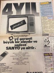 TAN GAZETESİ DOĞUM GÜNÜ HEDİYESİ - 8 AĞUSTOS 1985 - TAM TAKIM 8 SAYFADIR -Mehmet Dubeş-Hüseyin Tombaz-Dilek Rıfkı Tüyü Ahu Tuğba Ebubekir Rahman Tayfun Hopalı Serdar Aslan Dr Jülide Aral Ayşe Acar Ali Hacı Mehmet Karaman Süleyman Korkmaz B Engin Prekaz Mehmet Turgut Erdal İnönü Turgut Özal Dursun Öztürk Ünzile Yıldız Cem Karaca-Geniş bahçede zar döndü-Mehmet Dubeş’i oturttu kaptı parayı götürdü-Yandım Allah-Kendini TRT’nin makasçısı sandı-Mikiyi göstermeyince gününü gösterdiler-Kartlarınız bilgisayar denetiminde hazırlanıyor-Rahman tırlayıp TIR’dan atladı-Adamına göre muamele-Üçü bir yerde-Sapıklar Fortçuluk Frotteurism-Belediye otobüslerini mekan bellemişiz abi-Eşeklik etti-G Saray Sarıyer’i yenemedi Fenerbahçe ıslıklandı-Ülkemizde dünya standartlarında polyester branda üretildi-Üniversitelinin çilesi bitmiyor-HP ile birleşme tamamlanınca iktidarız-Metresini öldürdü-Cem Karaca yeniden Türk vatandaşı olmak istedi