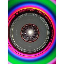 Cd Teoman Remiksler 1 Albümü. Orijinal. Dinlemeyi etkilemeyen çizikler var. Baştan sona dinlendi sorunsuz çalışıyor.