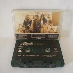Kaset Poison, Flesh & Blood Albümü