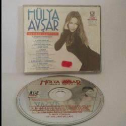 Cd Hülya Avşar, Yarası Saklım Dönem Baskı Kırmızı Bandrol Albüm. Orijinal. Sorunsuz çalışıyor.