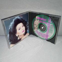 Cd Bülent Ersoy, ablan kurban olsun sana, sarı bandrol dönem albümü. Orijinal. Sorunsuz çalışıyor.