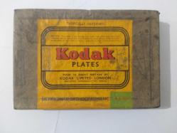 1964 . Eskilerden; 130 Adet Fotoğraf Negatifi +  4 Adet FORTE Fotoğraf Zarfı+ 4 Fotoğraf  ( Vedat İçöz, Mükerrem Erentürk, Gülden, Mehmet Gökalp)