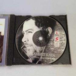 CD Ahmet Kaya dosta düşmana karşı albümü. Raks 1998 sarı bandrollü dönem baskı albümü. Orijinal. Sorunsuz çalışıyor.