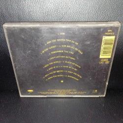 CD Michael Jackson Dangerous. Orijinal. 1991 Avusturya baskı. ön kartonet yok, dinlemeyi etkilemeyen çizikler var. Sorunsuz çalışıyor.