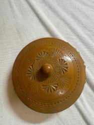 Antika Makedonya yapımı Ahşa el işlemeli ikramlık şekerlik  çapı 16 cm. yüksekliği 8 cm