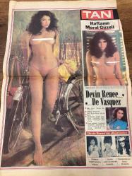 TAN GAZETESİ DOĞUM GÜNÜ HEDİYESİ - 6 OCAK 1986 - 2 SAYFADIR -Müşerref-Devin Renee De Vasquez-Mel Gibson-Metin Gülcü-Ahmet Ayyıldız-Yalçın Özmen-Mithat Şentap-Nilgün Kurt-Murat Yeni yılın süper armağanları 5 Leyland dizel motor-Gerdek gecesi Müşerref’in dili tutuldu-Bir bu eksikti sanki-Şimdi de Tele-memure çıktı-Milyarder “Ortaya çıktığıma bin kere pişman oldum” dedi-Hırsız Ali, kendisinden daha fazla çalan arkadaşı Murat’ı kıskanıp polise ihbar etti-İnsan deli gibi âşık eden aşk aşısı bulundu-Nilgün’ün başına gelene de bakın-Haftanın Moral Güzeli Devin Renee De Vasquez-Mad Max