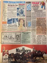 TAN GAZETESİ DOĞUM GÜNÜ HEDİYESİ - 25 KASIM 1985 -SADECE 4 SAYFADIR -Sabriye-Ayhan-Ahmet Ayyıldız-Cebir Hanefi-Çetin Keskinpala-Barbara Carrera-İnci Bayram-Anuşka-Hakan AVCı-Ümit Besen-Hüseyin Emre-Metin Alkanlı-Gilbert Miramion-Dorata Linta-Lucelia Santos-Oktay Gülmen-Cengiz Tekin-Mustafa Güngordo-Ali-Yakup-Aliv-Macar Şov Grubu-Selahattin Kaya-Şahin Kaya-Nermin-Hakan-Ohara Ilgaz Kadın çıroz gibidir dövdükçe güzelleşir-Ortaklık iyice fenalaşınca tufaya geldiler-Matematik kurbanı Cebir Hanefi intikam alırken ele geçirildi-Hizmetçiyi mıncıklayan kocasını saçından etti-Ben tek başıma sekizine bedelim-Bütün artistler benim yaptığım işi yapıyor-Güle güle Bay Chips-Bizans Güzeli-Yaşar yaşar da bu ayıpla yaşayamaz-Kalbi olanlar bizi seyretmesin-Ne mutlu biz erkeklere Playmen Türkiye’de-İki duman çekti kendinden geçti-Kayserili Kerim’e esrarlı sigara içirip paralarını çaldılar-Sahte evlenme cüzdanı ile 4 yıl karı koca gibi yaşadılar Tolga-Bizans Güzeli-Abdullah Turhan