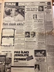 TAN GAZETESİ DOĞUM GÜNÜ HEDİYESİ - 7 NİSAN 1985 - TAM TAKIM 8 SAYFADIR -Sümbül Hanım-Gölge Adam-Nebahat-Ahmet Ayyıldız-Saffet-Saffet Şener-Ulrike-Mahir Tavus-Ulrich-Metin Akyüz-Sabiye Karaağız-Ramattin Aktaş-Filiz Tomruk-Sezer Güvençli-Barbara Schantz-Gisbert Sonnenberg-Refik Dömen-Ulrich Meltz-Karl Frank-Faruk Dikvici-Turgay-Ertem-Galatasaray-Boluspor-Osman Sadık-Osman Sağlam-Metin Oktay-Selcan-Naki Uygun-Murat Turan-Tarık Akan-Hülya Avşar-Nuri Alço-Zümrüt Cansel-Şehnaz Dilan-Osman F. Seden-Ümit Efekan-Orhan Eşen-Ertem Eğilmez-Leyla Çağlar-Mahmut Tezcan-Orhan Akkoç-Halil Şahin-Halil Satın-Turgut Özal-Sunar Papandreu-Ali Doğan-Emin Derman-Emin D. Aydın-Güzel Nebahat-Nike Clarke-Çılgın Nebahat evlendiği gece gelinliğini çöpe atıp sevgilisine kaçtı-Türkiye’de yediklerimden tekrar yemeye geliyorum-Tek maaş yetmiyor-Kadın vücudu erkeklerin gözleri için yaratıldı-Katili kaçırdı şansı açıldı-Bekâret kontrolü yaparken katil oldu-Bir gece biri gelip beni öldürecek dedi dediği şekilde öldürüldü