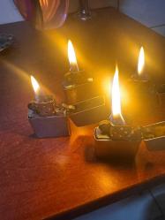 ORJİNAL ZİPPO ÇAKMAKLAR 4’ü de Çalışır durumda SERİLERİ ALTTA  YAZIYOR  L 04 -D 08 - H VII- K VIII