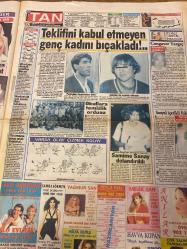 TAN GAZETESİ DOĞUM GÜNÜ HEDİYESİ - 16 EKİM 1993 - TAM TAKIM 12 SAYFADIR -Ramazan Özlü-Tem Polat-Tansu Çiller-Rıza Akçalı-Naciye Hakkıoğlu-Rıza Ayhan-Jean Yule-Liani-Pervin Tekgül-Nezihan Sazer-Ohan Tuncer-Fatih Abadiah-Ejder Hoca-Halis Arı-Hatice Abla Feyyaz-Güven Kurtar-Saffet-Medyum Memiş-Nil Ünal-İpek Pınar-Şehri Dilovan-Demet Akalın-Yasemin Özge-Richard Powell-Hülya Avşar-Enis Ay Yıldız-Naomi Watts-Cicako-Kıra Knightley-Burt Reynolds-Junior Spiering-Müslüm Gürses-Hülya Avşar-Seyyal Taner-Lale Mansur-Fikret Kuşkan Antalya’da frengi paniği-Çevre Bakanı kendi çevresini güzelleştirdi-Bu kaçıncı pot-Tansu Çiller Ankara’yı yakıp yıktı-Yunanistan artık Liani’den sorulur-Meğer Türkiye’de erkek dilediği kadar evlenirmiş-Maltepe evlendirme dairesi-İstanbul Pendik evlendirme dairesi-Kadıköy evlendirme dairesi-Burası da Üsküdar-Dikilmiş Rahibe-F.Bahçe yarını bekliyor-A.Sami Yen’de yüksek tansiyon-Azgın leydi sevişmek için hapishaneyi deldi-Eli maşalı ana kaplan kesildi-Hülya Avşar ne yapmak is