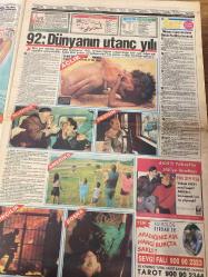 TAN GAZETESİ DOĞUM GÜNÜ HEDİYESİ - 23 ARALIK 1992 - TAM TAKIM 8 SAYFADIR -Ahmet Çetinsaya-Yüksel-Müjde Ar-Yavuz Çuhacı-Aysel-Arda Özülkü-Serpil Barışal-Güvenç Kurtar-Nuri Tek-Secat Özen-Fatih Solmaz-Atilla Solaker-Güven Sert-Cici Kızlar-Pınar Erkal-Serdar Er-Ayşe Emel Mesci-Selim Yener-Tanju-Yüksel-Jean İnönü-Süleyman Demirel-Rıza Akçalı-Ayşen Gruda-Ahmet Çetinsaya-Yavuz Çuhacı-Müjde Ar-Arda Özülkü-Serpil Barışal-Güvenç Kurtar-Nuri Tek-Serdar Er-Pınar Erkal Heykeli dikilecek doktor-3 ton kömür için öz kızını sattı-AIDS’li Yüksel’in sisli itirafları-Demirel ve İnönü için özel hindi yetiştirildi-Domuz kadar oldular-Heykeli dikilecek doktor-Hastane değil lüks otel-Tanju 9 yıl hapis yedi-Patronlardan 20 milyar isteyen müdür sürgüne gitti-Heykeli dikilecek doktor-Ayşel’le yattım şaşı kalktım-Seks filmi seyretmekten çok hoşlanıyorum-Sanatçılar çok matrak insanlar-Mankenler savaş istiyor-R.Madrid’i çalıştırırım-Deda gülmekten öldü-Gecelerin Yaşarı-Yeni assolistin hayat hikayesi-Gecenin filmi
