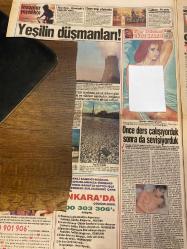 TAN GAZETESİ DOĞUM GÜNÜ HEDİYESİ - 23 ARALIK 1992 - TAM TAKIM 8 SAYFADIR -Ahmet Çetinsaya-Yüksel-Müjde Ar-Yavuz Çuhacı-Aysel-Arda Özülkü-Serpil Barışal-Güvenç Kurtar-Nuri Tek-Secat Özen-Fatih Solmaz-Atilla Solaker-Güven Sert-Cici Kızlar-Pınar Erkal-Serdar Er-Ayşe Emel Mesci-Selim Yener-Tanju-Yüksel-Jean İnönü-Süleyman Demirel-Rıza Akçalı-Ayşen Gruda-Ahmet Çetinsaya-Yavuz Çuhacı-Müjde Ar-Arda Özülkü-Serpil Barışal-Güvenç Kurtar-Nuri Tek-Serdar Er-Pınar Erkal Heykeli dikilecek doktor-3 ton kömür için öz kızını sattı-AIDS’li Yüksel’in sisli itirafları-Demirel ve İnönü için özel hindi yetiştirildi-Domuz kadar oldular-Heykeli dikilecek doktor-Hastane değil lüks otel-Tanju 9 yıl hapis yedi-Patronlardan 20 milyar isteyen müdür sürgüne gitti-Heykeli dikilecek doktor-Ayşel’le yattım şaşı kalktım-Seks filmi seyretmekten çok hoşlanıyorum-Sanatçılar çok matrak insanlar-Mankenler savaş istiyor-R.Madrid’i çalıştırırım-Deda gülmekten öldü-Gecelerin Yaşarı-Yeni assolistin hayat hikayesi-Gecenin filmi
