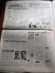 Cumhuriyet Gazetesi - 28 Ocak 1964 - Başbakan İsmet İnönü Kıbrıs konusunda Vaziyet çıkmaza giriyor dedi - İsmet İnönü Dün Genelkurmay'da yapılan toplantıdan çıkarken fotoğraf - NATO başkumandanı Bugün uçakla Ankara'ya geliyor - Ulaştırma Bakanı Ferit Alp İskender dünkü basın toplantısında fotoğraf - İngiltere Kıbrıs'ta barışın korunması için  Amerika'dan yardım talep etti - Rum gazeteleri Kıbrıs'a Rusya'yı davet ediyorlar - Türk İş büyük Kongresi dün Bursa'da çalışmalarına başladı - Fransa komünist Çin'i resmen tanıdı - Bu rakamları ezberleyiniz yazan İlhan Selçuk - girizgahlar yazan Burhan Felek - Kafka'nın bir hikayesi Rusya'da yayınlandı - Beyrutta Twist evlere yayıldı - Telefunken - Avrupa karmasına seçilen Suat Mamat antrenmanda Fotoğrafı - Futbol Federasyonu Başkanı Orhan Şeref Apak dedi ki - İmam Hatip okulu güreşte İstanbul şampiyonu oldu - Innsbruck'ta Avusturya bayrağı yarıya indirildi - IX kış olimpiyatı - Spor toto'da bu hafta - 684 dakika gol yemeyen Da pozzo mağlup oldu