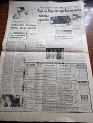 Cumhuriyet Gazetesi - 28 Ocak 1964 - Başbakan İsmet İnönü Kıbrıs konusunda Vaziyet çıkmaza giriyor dedi - İsmet İnönü Dün Genelkurmay'da yapılan toplantıdan çıkarken fotoğraf - NATO başkumandanı Bugün uçakla Ankara'ya geliyor - Ulaştırma Bakanı Ferit Alp İskender dünkü basın toplantısında fotoğraf - İngiltere Kıbrıs'ta barışın korunması için  Amerika'dan yardım talep etti - Rum gazeteleri Kıbrıs'a Rusya'yı davet ediyorlar - Türk İş büyük Kongresi dün Bursa'da çalışmalarına başladı - Fransa komünist Çin'i resmen tanıdı - Bu rakamları ezberleyiniz yazan İlhan Selçuk - girizgahlar yazan Burhan Felek - Kafka'nın bir hikayesi Rusya'da yayınlandı - Beyrutta Twist evlere yayıldı - Telefunken - Avrupa karmasına seçilen Suat Mamat antrenmanda Fotoğrafı - Futbol Federasyonu Başkanı Orhan Şeref Apak dedi ki - İmam Hatip okulu güreşte İstanbul şampiyonu oldu - Innsbruck'ta Avusturya bayrağı yarıya indirildi - IX kış olimpiyatı - Spor toto'da bu hafta - 684 dakika gol yemeyen Da pozzo mağlup oldu