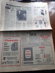 Cumhuriyet Gazetesi - 25 Kasım 1967 - Cevdet Sunay Kıbrıs'a müdahale kararımızı bütün ülkelere bildirdi - Amerika yine hatırlattı NATO'ya ait silah ve teçhizat kullanılamaz - Makarios gerekirse savaşırız dedi - Bir Türk köyüne iki defa ateş açıldı - Kıbrıs'ın isteğiyle güvenlik Konseyi acele toplanıyor - İsmet İnönü hükümetin bilgi vermesini istedi - kıbrıs'taki Amerikalılar gidiyor - jetlerimiz Dün Kıbrıs üzerinde 1 saat uçtu - camilerde Kıbrıs ve savaş konusunda vaiz verildi - Milli Türk Talebe Birliğinden bir grup Yunan sınırına gitti - Uzunköprü Edirne tren seferleri kaldırıldı - İstanbul Belediyesi şehir tiyatroları Tepebaşı tiyatrosunda krallar da ölür ve dayan bahriyeli piyesleri - daha da bekliyoruz yazan İlhan Selçuk - İlya Erenburg'un hatıraları Çeviren Hasan Ali Ediz Yazı Dizisi - İstanbul Ankara Radyosu Programı - ümitsiz Aşk başrollerde Elizabeth Taylor Ve Richard Burton Şişli kent sinemasında - basketbolda ilk heyecan Fenerbahçe bu gece İTÜ ile karşılaşıyor - Cemal Kamacı