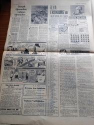 Cumhuriyet Gazetesi - 25 Kasım 1967 - Cevdet Sunay Kıbrıs'a müdahale kararımızı bütün ülkelere bildirdi - Amerika yine hatırlattı NATO'ya ait silah ve teçhizat kullanılamaz - Makarios gerekirse savaşırız dedi - Bir Türk köyüne iki defa ateş açıldı - Kıbrıs'ın isteğiyle güvenlik Konseyi acele toplanıyor - İsmet İnönü hükümetin bilgi vermesini istedi - kıbrıs'taki Amerikalılar gidiyor - jetlerimiz Dün Kıbrıs üzerinde 1 saat uçtu - camilerde Kıbrıs ve savaş konusunda vaiz verildi - Milli Türk Talebe Birliğinden bir grup Yunan sınırına gitti - Uzunköprü Edirne tren seferleri kaldırıldı - İstanbul Belediyesi şehir tiyatroları Tepebaşı tiyatrosunda krallar da ölür ve dayan bahriyeli piyesleri - daha da bekliyoruz yazan İlhan Selçuk - İlya Erenburg'un hatıraları Çeviren Hasan Ali Ediz Yazı Dizisi - İstanbul Ankara Radyosu Programı - ümitsiz Aşk başrollerde Elizabeth Taylor Ve Richard Burton Şişli kent sinemasında - basketbolda ilk heyecan Fenerbahçe bu gece İTÜ ile karşılaşıyor - Cemal Kamacı
