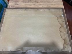 Antika Litografi Baskı 19.Yüzyıl Albert Anker Çalışması. “1872 Tarihli Litografi – Albert Anker İmzalı ‘L’Hospitalité 	“1872 Orijinal Litografi – Koleksiyonluk Antika Tablo Baskısı” 	•	“Albert Anker ‘L’Hospitalité’ – 19. Yüzyıl Litografi Antika” Altında Fransızca açıklamaları yazıyor.