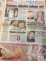 TAN GAZETESİ DOĞUM GÜNÜ HEDİYESİ - 6 ARALIK 1997 - TAM TAKIM 8 SAYFADIR -A.C.-Neriman-Mesut Yılmaz-Hande Ataizi-Tarkan-Gökmen-Assel İsabayava-Susanne-Tuija-Susanna-Tanju Akçay-Sevda Demirel-Gülben Ergen-Cem Özer-Fulya-Tülin Hazal Komşunun oğlunu banyosuna kapattı-Sayenizde tertemiz olduk-Şimdi de frengi alarmı-İnternette seks kaseti-Yeni çıktı fırından-Bunlar da yabancı çıtırlar-Bu maça yürek dayanmaz-Lezbiyenliğini itiraf mı-Sabancı ailesine yakışır mı-Sevgilisinden 10 milyarlık yüzük-Askerdeki kocaya kelek yaptı-180 basarken kucağımda-Omlazkı böyle yapılmaz ki Oğlumu kadına yar etmem-Sübyan taktiği-Babasına anlattı-Hadi cicim yıkanalım-Temiz Türkiye vaadiyle iktidar olan Yılmaz sözünü tuttu-Zam yağmuru-Frengi hastalığı bulaştıran kadınlar armut gibi toplanıyor-Gele de iç geçirme-Gönül var oltada gönül var şişbüğe konar-Bunlar da yabancı çıtırlar-Miss Model için ülkemize gelen mankenler özel ilişkiler kurdular-Kolları sıvadı-Tarkan’a rakip kuzeni geliyor-Bu maça yürek dayanmaz-Küçük m