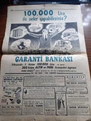 Cumhuriyet Gazetesi - 28 Kasım 1954 - Bu ders pek acı oldu yazan Nadir Nadi Başmakale - kapalıçarşıyı elektrik kontağı yaktı - Kapalıçarşı'da 3000 dükkandan 2.000'i yandı zarar 300 milyon lira - umumi sigorta yekünu 14 milyon lira - 10.000 esnaf ve 100.000 işçi işsiz kaldı - tarihi kapalıçarşı'nın dünkü acıklı manzarası fotoğraf - yanan Kapalıçarşı'da dün neler gördük -  Celal Bayar İstanbul'a geliyor - kapalıçarşı'nın yanan ve yanmayan kısımlarını gösterir kroki - yangının çıktığı yorgancı dükkanı fotoğraf - Voroş Lobogo dün Fenerbahçe'yi 3-1 yendi fotoğraf - Kapalıçarşı yangını hakkında yabancı radyoların neşriyatı - Kapalıçarşı ve Tarihi yazan Haluk Yusuf Şehsuvaroğlu - Ceyhan eski kuvayi milliye mücahitlerinin başvekil Adnan Menderes'e telgrafı - Beşiktaş bugün Vefa ile karşılaşıyor - İstanbulspor Beykozla berabere kaldı - Aşk yaraları filmi Sümer sinemasında - Münir Nurettin Selçuk konseri Saray sinemasında - Zoraki Diplomat yazan Yakup Kadri Karaosmanoğlu Yazı Dizisi