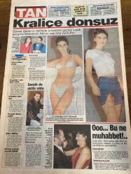 TAN GAZETESİ DOĞUM GÜNÜ HEDİYESİ - 5 ARALIK 1997 - TAM TAKIM 8 SAYFADIR -Ekrem-Süheyla-Necla-Mesut Yılmaz-Demet Şener-Mükremin Abi-Semih-Tanju-Toshack-Hayrettin-Sibel Demir-Hakan Burhan-Murat Burhan-Emine Burhan-Fadime-Hakan Burhan-Yasemin Parlak Ekrem için karakolluk oldular-İnanalım mı-Bavulumu elletmem-Mobil fuhuş-Kralice donsuz-Bu güzele yürek dayanmaz-Fener yenilmez armada-Ganyan parasını yiyemediler-Fantezi aşkı renklendirir Oğlumu kadına yar etmem-Necla’nın saçını başını yoldu-Hadi cicim yıkanalım-Temiz Türkiye vaadiyle iktidar olan Yılmaz sözünü tuttu-Başbakan Mesut Yılmaz vatandaşın stok yapmasını yasakladı-Kontagı kapattı arka koltuğa kaydı-Polis korkusu-Moskova Belediye Başkanı’nın açıklaması bavul turistlerini korkuttu-Yüksek tansiyona şarap iyi gelir-Sigara bıraktı diye dayak atmışlar-Hayatta en hakiki mürşit tecrübeli kel hırsız-Kralice donsuz-Demet Şener’in defilede erkeklere geçtiği kıyak sevgilisi Mükremin Abi’ye saç baş yoldurttu-İyi ki bu kış vakti düşümedim-Ooo bu n