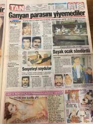 TAN GAZETESİ DOĞUM GÜNÜ HEDİYESİ - 5 ARALIK 1997 - TAM TAKIM 8 SAYFADIR -Ekrem-Süheyla-Necla-Mesut Yılmaz-Demet Şener-Mükremin Abi-Semih-Tanju-Toshack-Hayrettin-Sibel Demir-Hakan Burhan-Murat Burhan-Emine Burhan-Fadime-Hakan Burhan-Yasemin Parlak Ekrem için karakolluk oldular-İnanalım mı-Bavulumu elletmem-Mobil fuhuş-Kralice donsuz-Bu güzele yürek dayanmaz-Fener yenilmez armada-Ganyan parasını yiyemediler-Fantezi aşkı renklendirir Oğlumu kadına yar etmem-Necla’nın saçını başını yoldu-Hadi cicim yıkanalım-Temiz Türkiye vaadiyle iktidar olan Yılmaz sözünü tuttu-Başbakan Mesut Yılmaz vatandaşın stok yapmasını yasakladı-Kontagı kapattı arka koltuğa kaydı-Polis korkusu-Moskova Belediye Başkanı’nın açıklaması bavul turistlerini korkuttu-Yüksek tansiyona şarap iyi gelir-Sigara bıraktı diye dayak atmışlar-Hayatta en hakiki mürşit tecrübeli kel hırsız-Kralice donsuz-Demet Şener’in defilede erkeklere geçtiği kıyak sevgilisi Mükremin Abi’ye saç baş yoldurttu-İyi ki bu kış vakti düşümedim-Ooo bu n