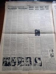 Cumhuriyet Gazetesi - 15 Ekim 1960 - Türk Tarihinin En Büyük Davası Dün 9,30 da Başladı Ve 18'e  Kadar Sürdü - Yassıada Duruşmaları - Adnan Menderes Sendeleyerek Yürüyor  fotoğraf - Köpek davasının iki sanığı Nedim Ökmen ve Celal Bayar mahkeme salonunda konuşurken fotoğraf - Yassıada İntibaları Ne Yaptılar Yazan Cevat Fehmi Başkut - Yassıada İntibaları Nasıldılar Yazan Yaşar Kemal - Celal Bayar'ın Gözlerinde Kin Doluydu - Öğleden Sonra Köpek Davası Başladı Netice Bugüne Kaldı - Yassıada Duruşmasından Fotoğraflar - Soyvetler Birliği Başbakanı Hrutçef Amerika'dan İyi Bir Ruh Haleti İçinde Ayrıldım Dedi - Devlet Tiyatroları Genel Müdürü Cüneyt Gökçer Beraat Etti -  İyi Memur yazan Burhan Felek - Hürriyet Partisinin Tekrar Kurulmasına Müsaade Edilmiyor - Resimli Roman Başkasının Günahı Çizen Yves Sayol - İstanbul Bölge Müdürü S. Selahattin Cihanoğlu 10 Yılın Raporunu Verdi - Fenerbahçe Karşıyaka Maçı - Fenerbahçe Atletizm Takımının Kıymetli Elemanı Günay Tomakan Evlendi - Galatasaray