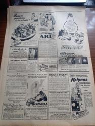 Cumhuriyet Gazetesi - 15 Ekim 1960 - Türk Tarihinin En Büyük Davası Dün 9,30 da Başladı Ve 18'e  Kadar Sürdü - Yassıada Duruşmaları - Adnan Menderes Sendeleyerek Yürüyor  fotoğraf - Köpek davasının iki sanığı Nedim Ökmen ve Celal Bayar mahkeme salonunda konuşurken fotoğraf - Yassıada İntibaları Ne Yaptılar Yazan Cevat Fehmi Başkut - Yassıada İntibaları Nasıldılar Yazan Yaşar Kemal - Celal Bayar'ın Gözlerinde Kin Doluydu - Öğleden Sonra Köpek Davası Başladı Netice Bugüne Kaldı - Yassıada Duruşmasından Fotoğraflar - Soyvetler Birliği Başbakanı Hrutçef Amerika'dan İyi Bir Ruh Haleti İçinde Ayrıldım Dedi - Devlet Tiyatroları Genel Müdürü Cüneyt Gökçer Beraat Etti -  İyi Memur yazan Burhan Felek - Hürriyet Partisinin Tekrar Kurulmasına Müsaade Edilmiyor - Resimli Roman Başkasının Günahı Çizen Yves Sayol - İstanbul Bölge Müdürü S. Selahattin Cihanoğlu 10 Yılın Raporunu Verdi - Fenerbahçe Karşıyaka Maçı - Fenerbahçe Atletizm Takımının Kıymetli Elemanı Günay Tomakan Evlendi - Galatasaray