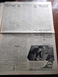 Cumhuriyet Gazetesi - 14 Ekim 1960 - yassıada duruşması bu sabah 9.30'da - ilk duruşma Celal Bayar'ın sattığı köpek ile ilgili - 6 7 Eylül hadiseleri sorumlularının duruşmasına çarşamba günü başlanacağı yüksek Adalet divanı tarafından açıklandı - Hayrettin erkmen'in eşi Lütfi kırdar'ın eşi Bumin Yamanoğlunun Babası duruşmaları takip etmek için irtibat bürosuna gelirlerken fotoğraf - bugünkü duruşmayı 729 kişi takip edecek - Münif Fehim'in dünden bugünkü duruşmayı görüşü çizim - Celal Bayar Ve Nedim Ökmen'in suçları nelerdir - kısmi af 29 Ekim'de ilan edilecek - Lise ve Enstitü öğrencileri Ankara'da nümayiş yaptılar - Ali Ulvi Karikatür - gümrükte satışlar yeniden başlıyor - insanlar arasında gittikçe yayılan bir kusur tik - Brigitte Bardot Vadim'i çağırmış - Yaşar Kemal'in İnce Memedi Almanya'da - tiyatro çılgın dünya ve hırçın kız yazan Lütfi Ay - Nuh'un Ankara makarnasının İstanbul ve Ankara radyolarında  takdim edeceği Behiye Aksoy - Tenis Federasyonu Başkanı Bülent Savcı