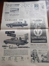 Cumhuriyet Gazetesi - 27 Ekim 1960 - Yunan havası yazan Nadir Nadi Başmakale - 6 7 Eylül davasına bugün devam edilecek - yolsuzluk davasının sanıkları Demir Turgut Abdullah Takdaş Sadettin Özil Kemal Kutlu Numan Sinanoğlu Cevat Bil Saffet Sezen duruşma sırasında fotoğraf - Ali Ulvi'nin fırçasından Kemal Aygün Fotoğraf - Kemal Aygün ve bazı müdürlere ait davaya İzmit'te devam edildi - milli birlik komitesi af kanununu dün gece kabul etti - 1960 Nobel edebiyat mükafatını kazanan şair Saint John Perse fotoğraf - Devlet Başkanı Cemal Gürsel kurtuluşumuz Atatürk'ün izinden gitmeye bağlıdır - yassıada mektebi yazan Hamdi Varoğlu - Kraliçe Elizabeth ölüm tehlikesi atlattı - iş bölümü yazan Burhan Felek - tiyatro Şair Ruhu ve Kanaviçe yazan Lütfi Ay - Şehir Tiyatrosu dram kısmında Eyyup üzerine oyun Kral Lear Ve Madam Butterfly - B milli futbol takımı dün akşam ilan edildi - Kıbrıs'ta Doğan Türk Birliği takımı favori fotoğraf - Necdet Erdem Feriköy'e antrenör oldu - Halimi boks şampiyonu oldu