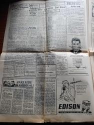 Cumhuriyet Gazetesi - 16 Eylül 1961 - Son dakika Milli Birlik Komitesi 3 idamı tasdik etti - Celal Bayar Refik koraltan Agah Erozan Ahmet Hamdi Sancar İbrahim Kirazoğlu Nusret Kirişçioğlunun cezaları müebbet hapse çevrildi - yüksek Adalet divanı Dün kararını verdi - 15 sanık idama 31'i müebbet hapse 408'i çeşitli hapis cezalarına mahkum oldular - evvelki gece sabaha karşı uykuya dalan Adnan Menderes Dün uyanmadı fotoğraf - yassıada yüksek Adalet divanı huzuruna çıkarılan ilk gruba dahil sanıklardan bir kısmı ve yedikleri cezalar fotoğraf - adliye tarihimizin en büyük para cezası İpar 26 milyon lira ödüyor - Bahadır Dülger ve Emin Kalafat haklarında verilen kararları dinlerken fotoğraf - bir çeviri üstüne yazan Melih Cevdet Anday - bir iğrenç tecavüz karşısında yazan Reşat Ekrem Koçu - Sovyetler çok katlı bir füze denediler - sanık Ethem Menderes sanık Fatin Rüştü Zorlu sanık Hasan Polatkan haklarında istenen cezalar - Beşiktaş İstanbulspor Maçı - Kasımpaşa Karagümrük Maçı