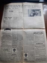 Cumhuriyet Gazetesi - 16 Eylül 1961 - Son dakika Milli Birlik Komitesi 3 idamı tasdik etti - Celal Bayar Refik koraltan Agah Erozan Ahmet Hamdi Sancar İbrahim Kirazoğlu Nusret Kirişçioğlunun cezaları müebbet hapse çevrildi - yüksek Adalet divanı Dün kararını verdi - 15 sanık idama 31'i müebbet hapse 408'i çeşitli hapis cezalarına mahkum oldular - evvelki gece sabaha karşı uykuya dalan Adnan Menderes Dün uyanmadı fotoğraf - yassıada yüksek Adalet divanı huzuruna çıkarılan ilk gruba dahil sanıklardan bir kısmı ve yedikleri cezalar fotoğraf - adliye tarihimizin en büyük para cezası İpar 26 milyon lira ödüyor - Bahadır Dülger ve Emin Kalafat haklarında verilen kararları dinlerken fotoğraf - bir çeviri üstüne yazan Melih Cevdet Anday - bir iğrenç tecavüz karşısında yazan Reşat Ekrem Koçu - Sovyetler çok katlı bir füze denediler - sanık Ethem Menderes sanık Fatin Rüştü Zorlu sanık Hasan Polatkan haklarında istenen cezalar - Beşiktaş İstanbulspor Maçı - Kasımpaşa Karagümrük Maçı