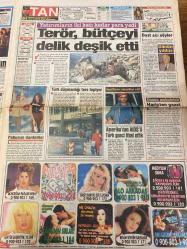 TAN GAZETESİ DOĞUM GÜNÜ HEDİYESİ - 20 ŞUBAT 1994 - TAM TAKIM 12 SAYFADIR -Tayyip Erdoğan-Yufka Yürekli Yankeecik-Bill Clinton-Necmettin Erbakan-Cüneyt BOL-Derya San-Şükran Ağan-Nilüfer BAYRI-Ertan Öztan-Nazan Şoray-Kadir İnanır-Şükrü Kızılot-Asuman Tuğberk-Fehim Boluğur-Muhsin Kıvrıkkırık-Sami Kart-Savaş Yıldırım-Vedat Danacı-Feyyaz Uçar-Madida-Sami Kart-Vahap Beyaz-Erdogan Karcı-Hamza Işın-Tansu Çiller-Nuri Alan-Sinan CAN-Kenan AYDIN-Adam dövmüş-Hayali sanığı-Aklanamadı-Clinton-TebMehMet-Kadayfın altı kızardı-Ateşle barut yanyana-Toplu kadın kaçakçıları yakalandı-Ben Tayyip’ten daha namusluyum-Yumuşak sesler korosu-Otobüsler arttı fortçular bozuldu-Kızlık zarı olan şişme bebek geldi-Lezzo gardiyan-Rambo’nun ikizleri-Brezilya’da karnaval faciası-Bağdat Caddesi’ne yeni hizmet-Mahmut Bey bir koltuğa tam 11 karpuz sığdırdı-Kartal hızla yükseliyor-Feyyaz yine yazdı-İzmir’de Can pazarı-Fener’de gizli yemin-Terör bütçeyi delik deşik etti-Amerika’dan AIDS’i Türk genci ithal etti-Türk düşmanlı