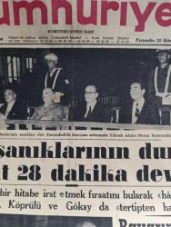 Cumhuriyet Gazetesi - 20 Ekim 1960 - 6 7 Eylül Sanıklarının Duruşması Dün 6 Saat 28  Dakika Devam Etti - Fuat Köprülü Adnan Menderes ve Fahrettin Kerim Gökay dünkü Duruşmada İfade Verirlerken fotoğraf - Sabıkların yakınları Celal Bayar'ın kızı Nilüfer Gürsoy Oktay Engin'in kardeşi Dilek Engin ve Kemal Hadımlı'nın kardeşi Kadir Hadımlı fotoğraf - Yüzbaşı Nazım Dinçer teslim aldığı anayasa projelerini götürürken fotoğraf Yassıada İntibaları Yazan Cevat Fehmi Başkut ve Yaşar Kemal - Celal Bayar'ın Duruşmasına Avukatı İtiraz Etti - Düşüklerin Aileleri Dünkü Duruşmayı Da Göz Yaşları Arasında Takip Ettiler - Ali Ulvi'nin Fırçası İle Fatin Rüştü Zorlu Dünkü Duruşmada - varlık yayınevi faydalı kitaplar - Ürdün Kralı Hüseyin geldi - Yassıada Davası Yazan Baha Arıkan - Yüz Yirmi Bin Koreli Kuzey Kore'ye Gidiyor - unutamayız unutamayız yazan  Burhan Felek - Futbol Federasyonu Toplandı A ve B Milli Takımlar Yeniden Tesbit Edilecek - Arçelik gaz sobası - Kazova Mağazaları - Blendax Crem